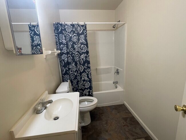 Building Photo - 1452 Belleview Ave