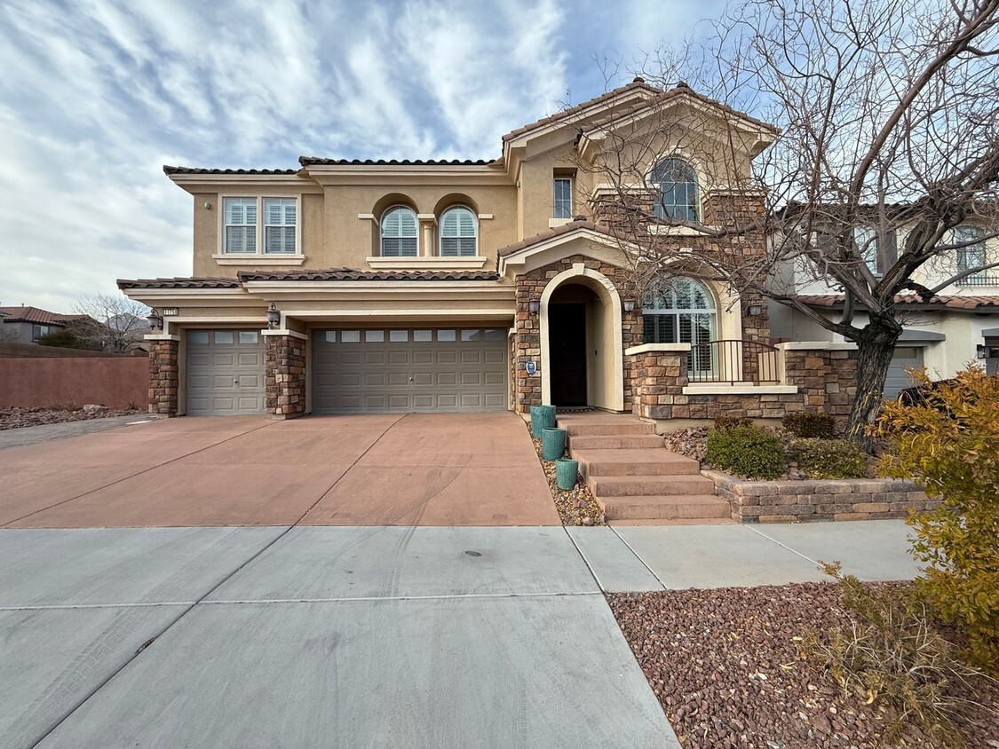 Primary Photo - Gated 4BD/2.5BA home near Red Rock Casino!...