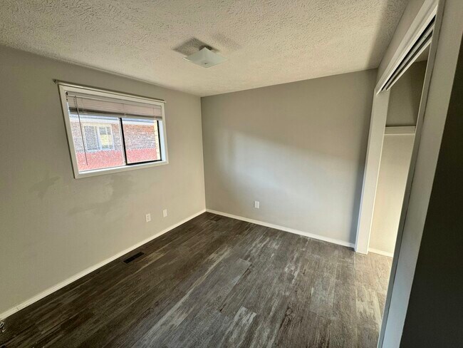Building Photo - 5125 N Lidgerwood St
