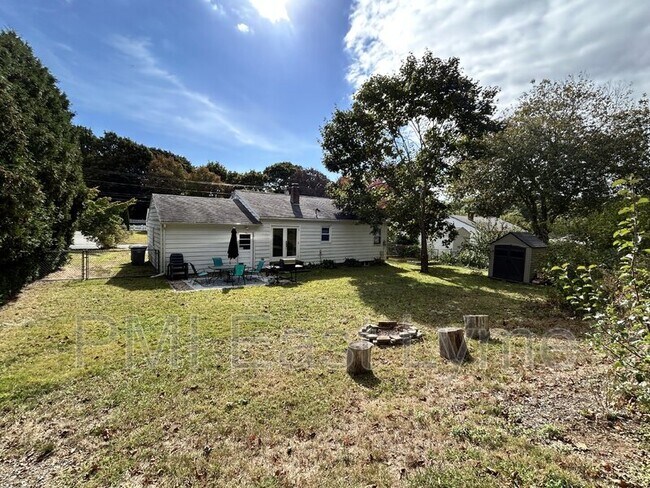 Building Photo - 11 Faulkner Dr