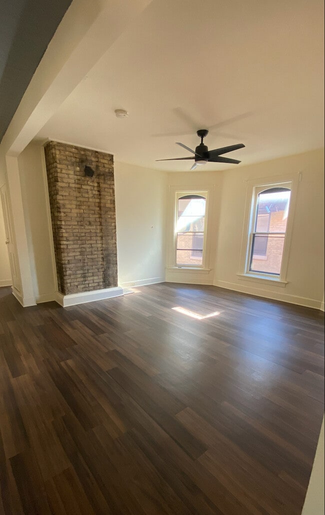 Living Area - 1708 N Farwell Ave