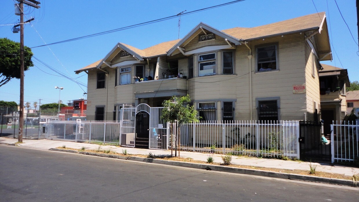 Primary Photo - 1513 W 11th Pl