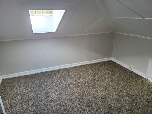 Building Photo - Ennis Properties