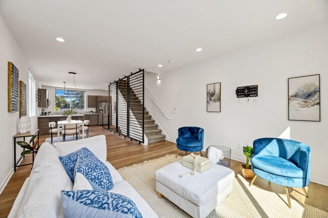 Foto del edificio - Delridge Townhome