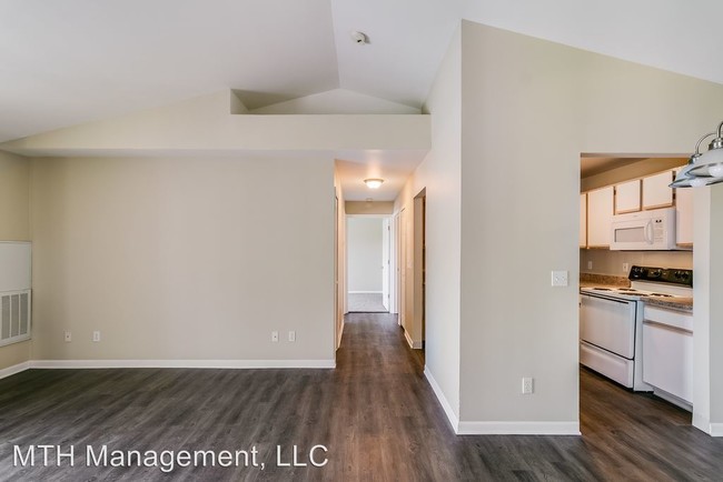 Building Photo - 2 br, 1 bath Apartment - 1060 Aaron Drive