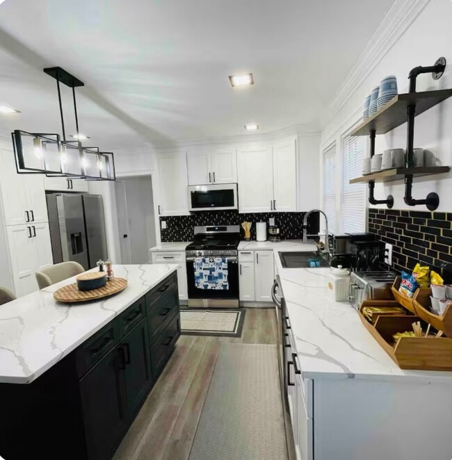 Foto del edificio - 14 Roosevelt Ave