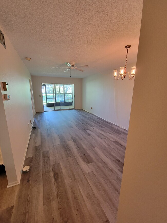 Building Photo - 3178 Mission Grove Dr