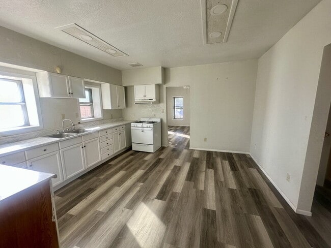 Foto del edificio - 495 N Phoenix St