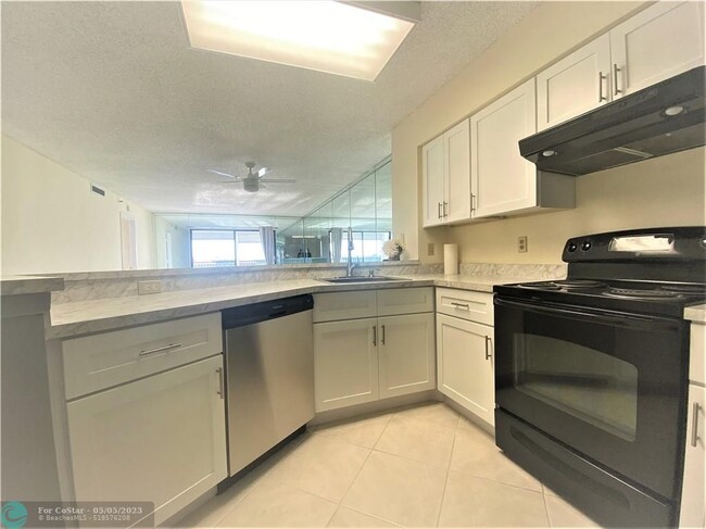 Building Photo - 2221 Cypress Island Dr