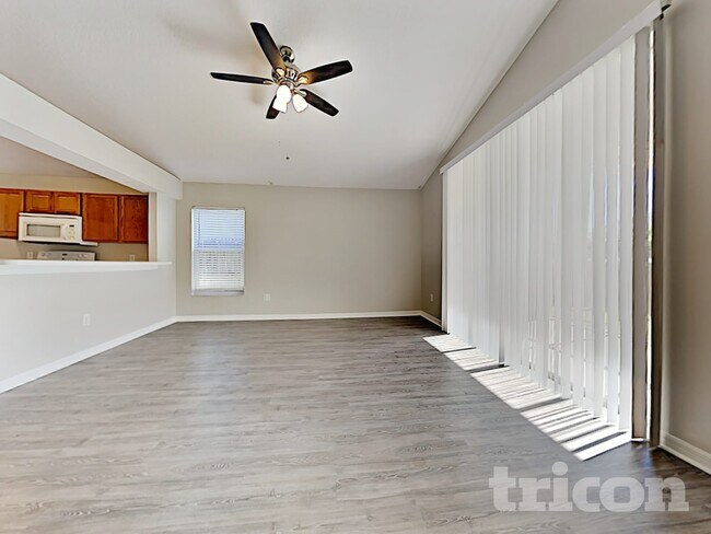 Foto del edificio - 30812 Midtown Ct