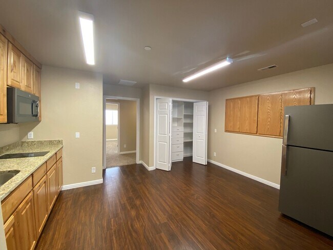 Building Photo - 1045 Canyon St