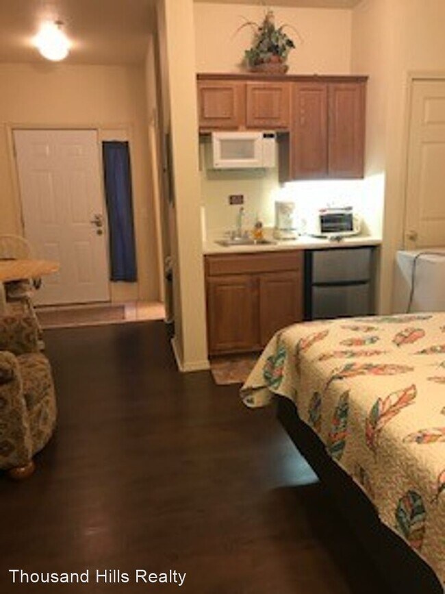 Building Photo - 1 br, 1 bath House - 1001 Golf Drive #11