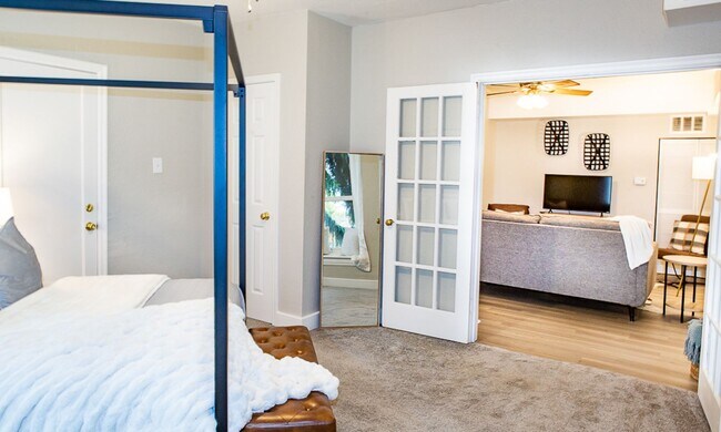 Foto del edificio - Cozy 2-Bedroom Home Near Sacred Heart, Shriners, and Deaconess