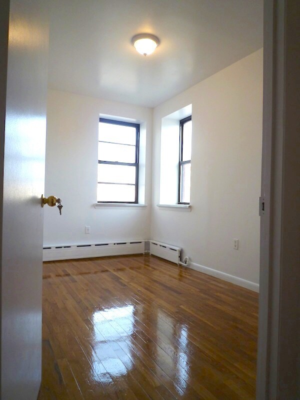 Building Photo - 137 Allen St
