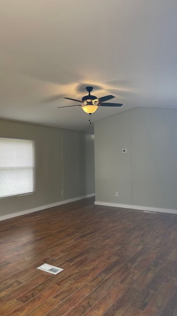 Foto del edificio - 4249 Farm to Market Rd 2259