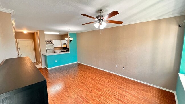 Building Photo - Charming 2-Bedroom Condo in Gated Metrowes...