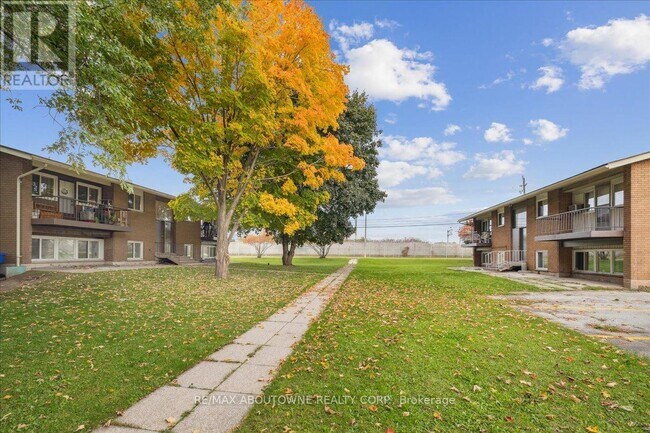 Photo du bâtiment - 2350 Queensway Dr