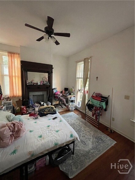 Foto del edificio - 219 E Taylor St