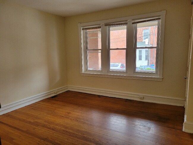 Building Photo - 121 S 44th St