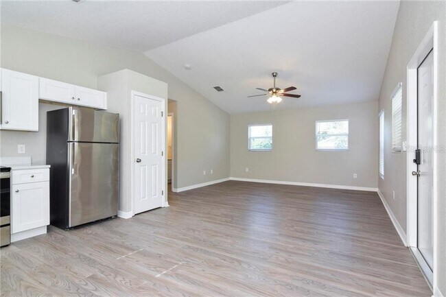 Building Photo - Lovely Bartlett Park Home