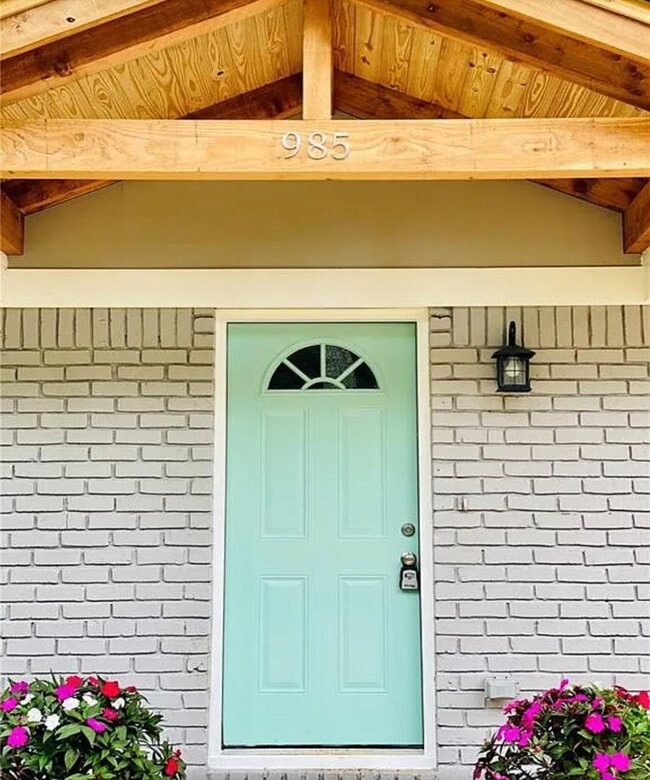 Photo - 985 Frontier Trail SW House