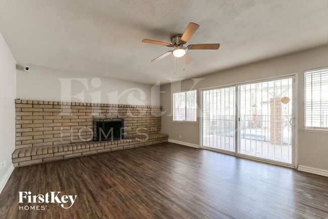 Building Photo - 5262 Holbrook Dr