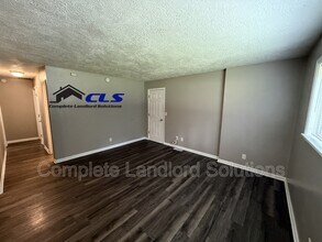 Building Photo - 2906 E Haythorne Ave