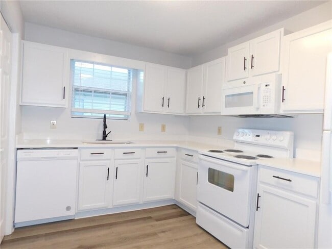 Building Photo - 94 Rock Garden Pl