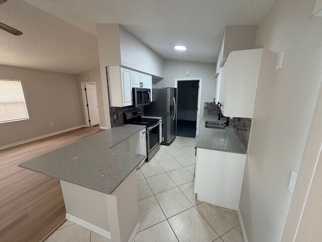 Foto del edificio - THREE BEDROOM POOL HOME!!!!