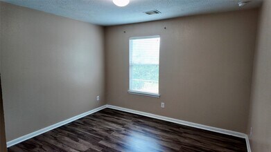 Building Photo - 8014 Chasewood Dr