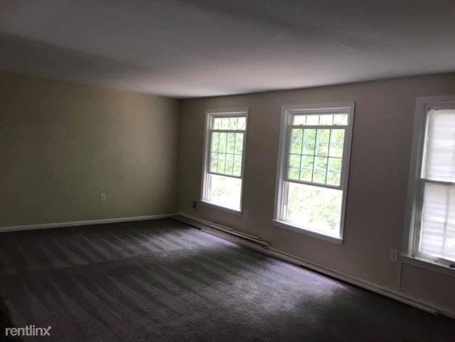 Building Photo - 4 br, 2.5 bath Townhome - 1250 Palmer Rd