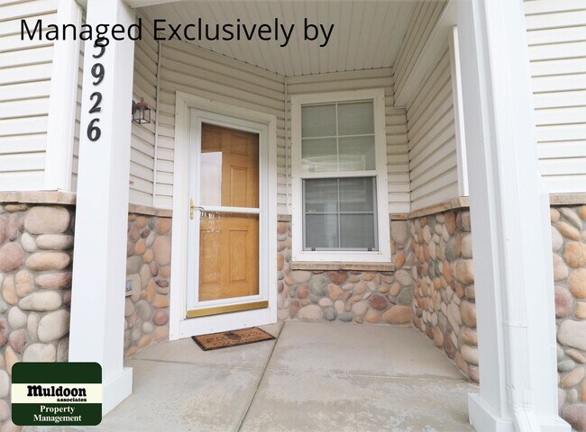 Foto del edificio - Northeast Pet Friendly Townhome!