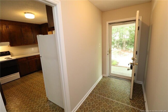 Foto del edificio - 5215 Deer Haven Dr
