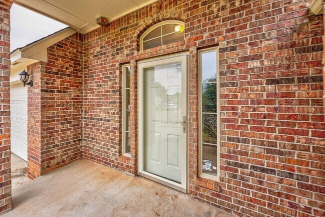 Building Photo - Beautiful 4 bedroom, 2 bath in North OKC
