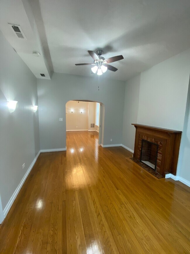 Foto del edificio - 1055 N Mozart St