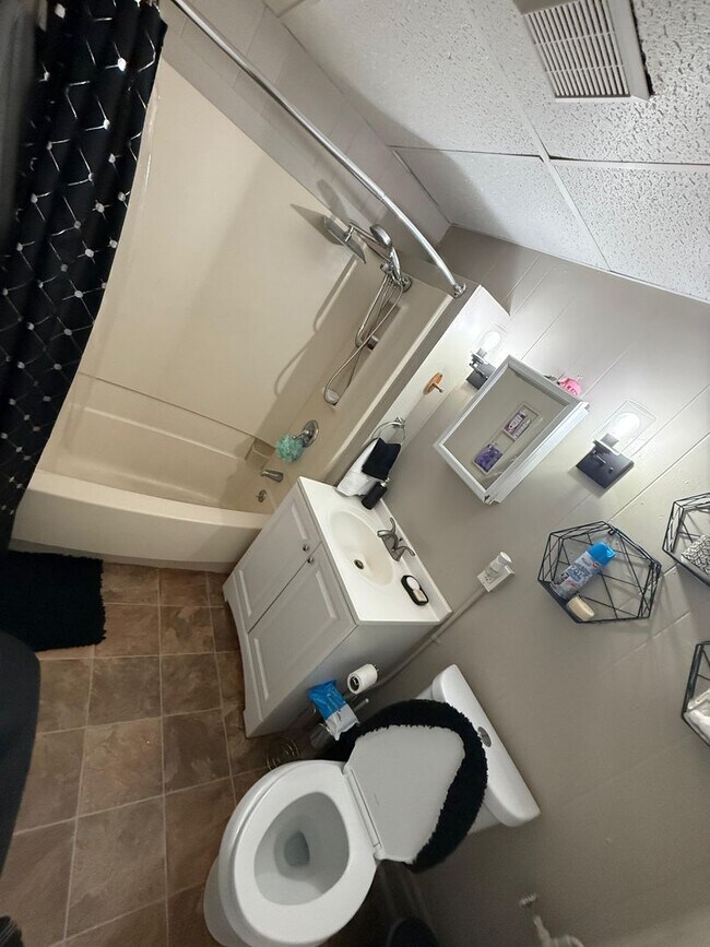 Building Photo - Massabesic (135-137)