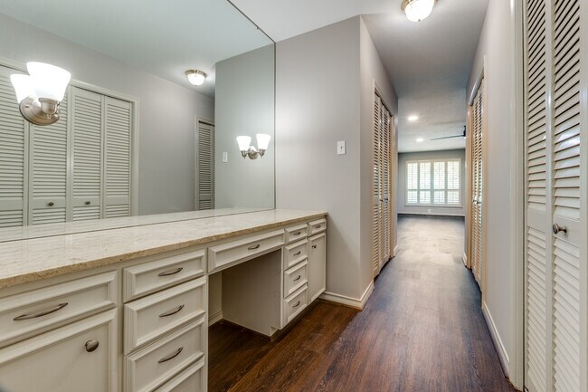 Foto del edificio - 8629 Edgemere Rd