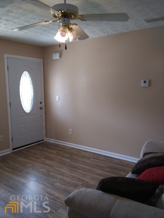Building Photo - 537 Melrose Dr