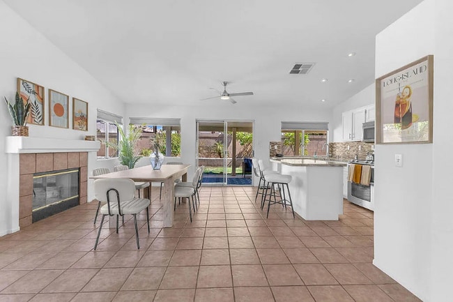 Building Photo - 79200 Violet Ct