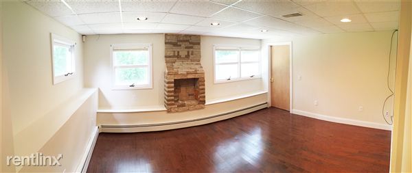 Primary Photo - 1466 Warwick Ave