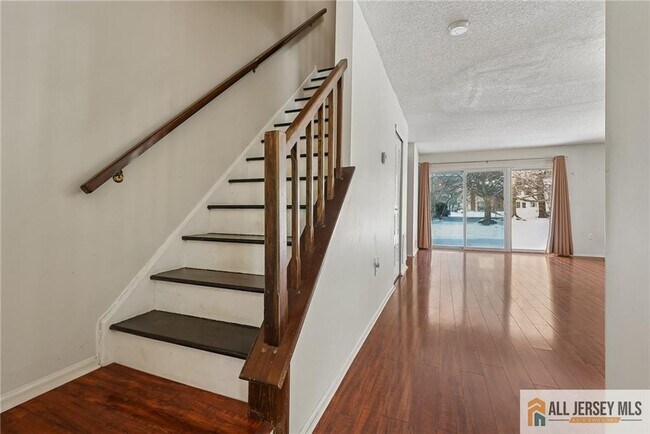 Foto del edificio - 8 Marsh Ct