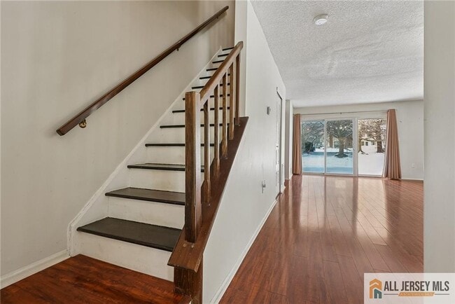 Building Photo - 8 Marsh Ct