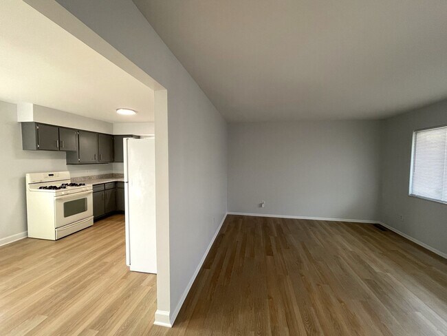 Foto del edificio - 1700 Elaine Rd