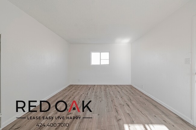 Building Photo - 850 W 83rd St