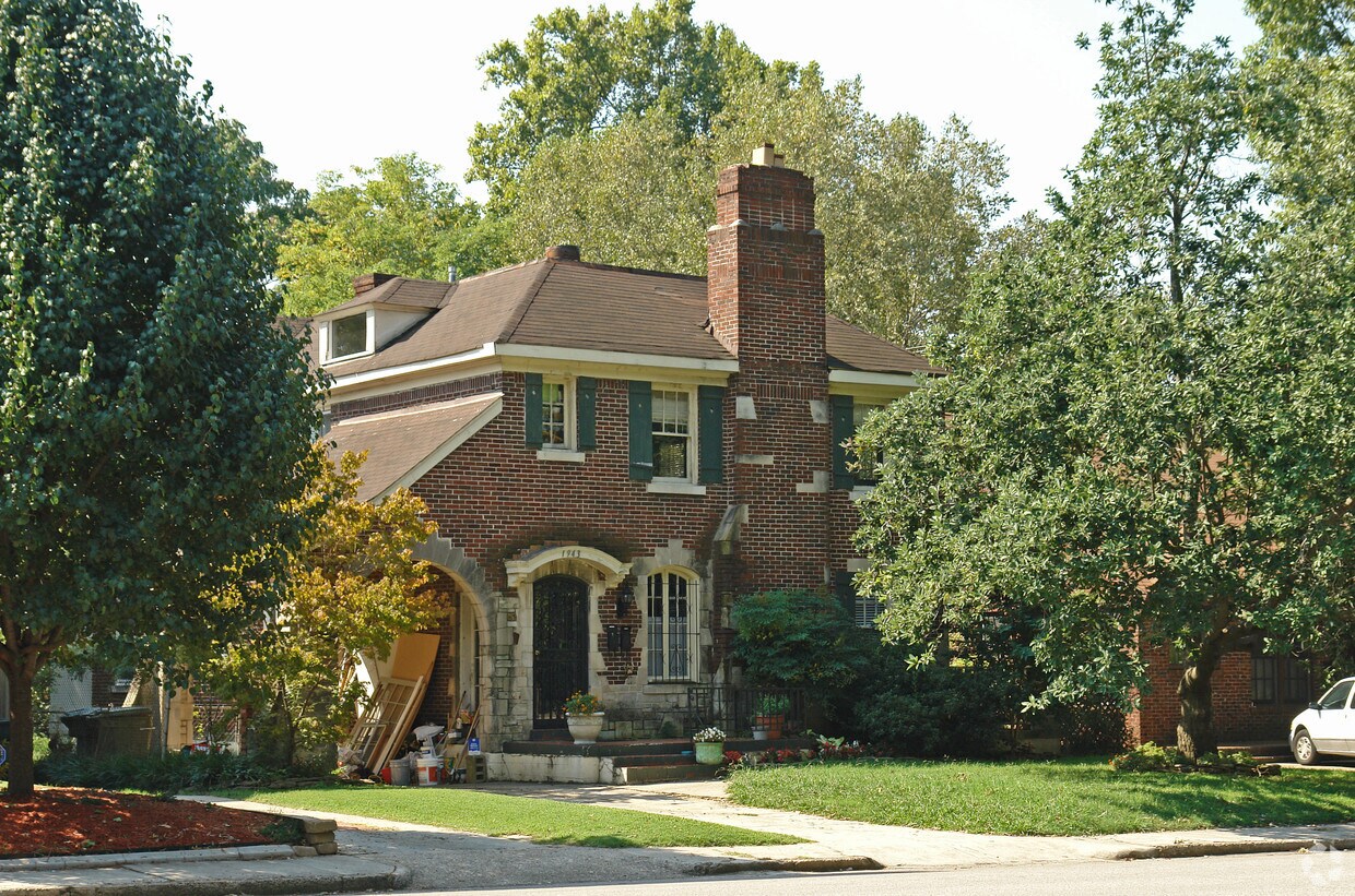 Primary Photo - 1943 Peabody Ave