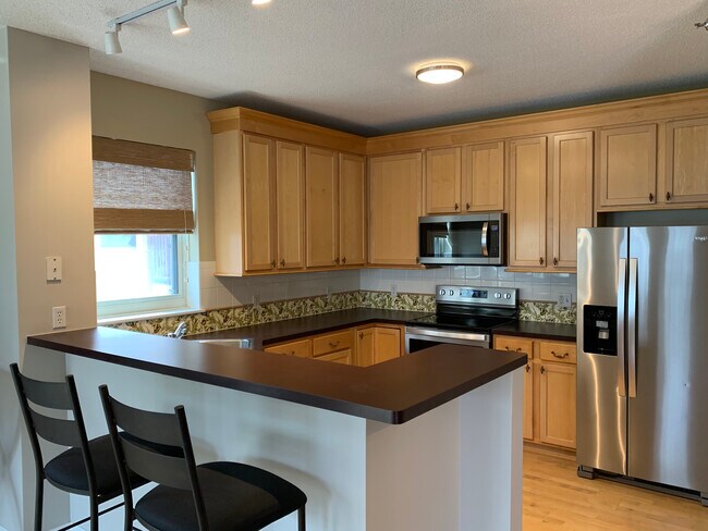 Spacious kitchen, SS - 645 N 1st St
