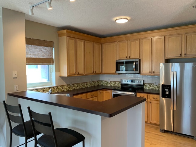 Spacious kitchen, SS - 645 N 1st St