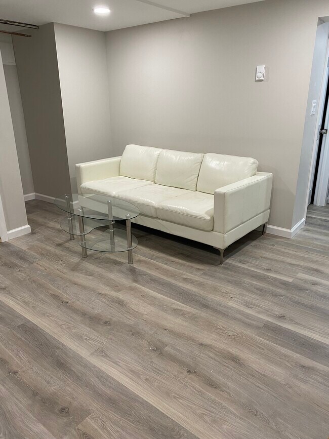 540 Jewett Ave Unit Private Apt., Bridgeport, CT 06606 Apartments in