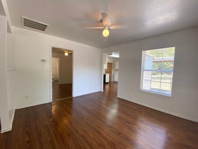 Building Photo - 1200 Glenwick Dr