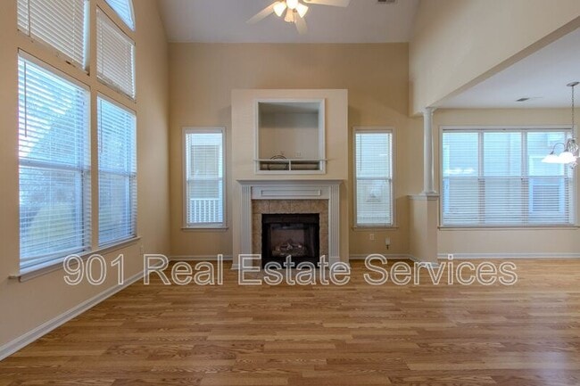 Photo - 1324 Island Shore Dr House